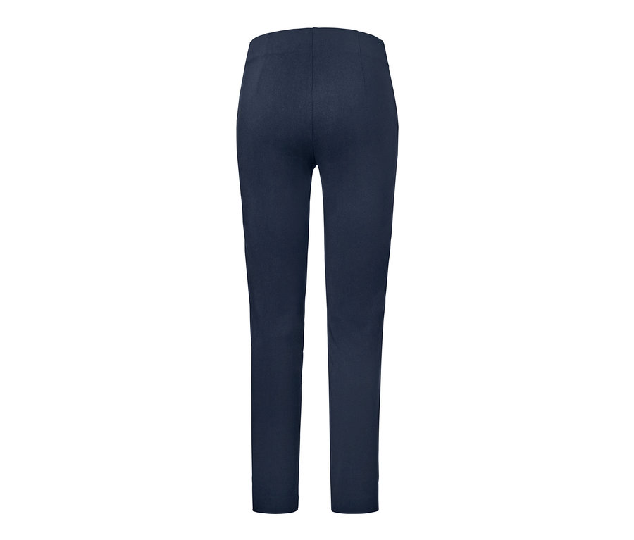 Pantalon stretch bleu foncé vu de derrière.