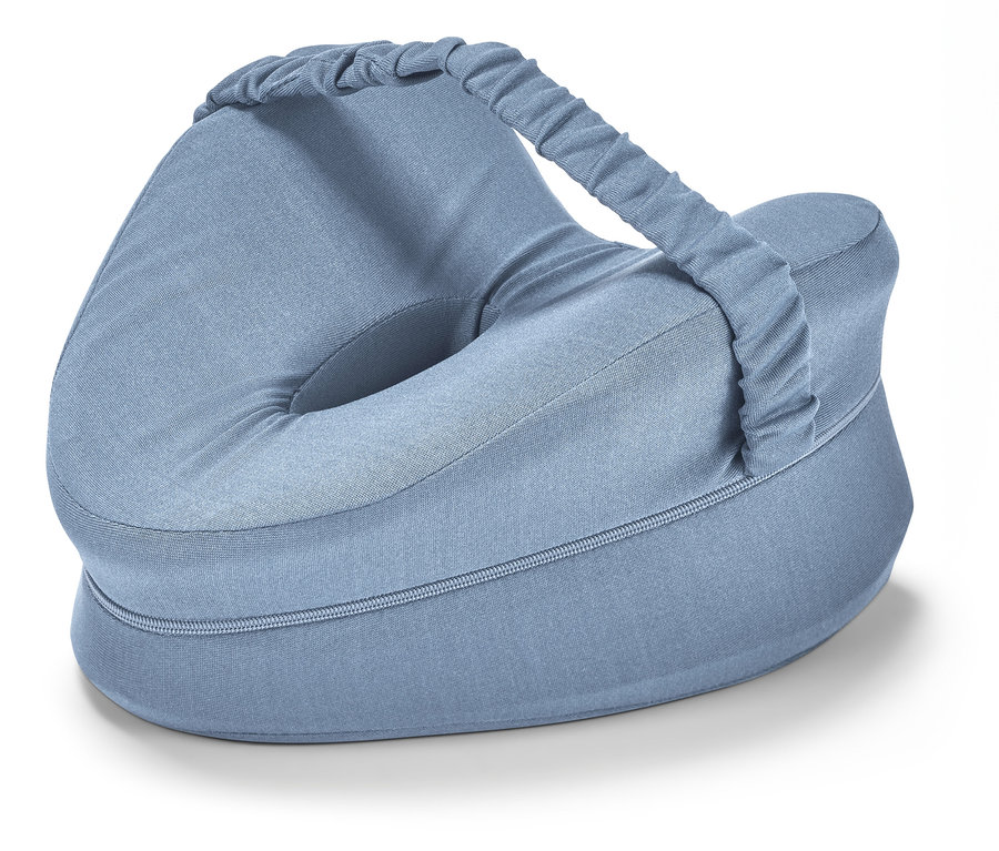 Coussin de genou ergonomique bleu clair pour personnes dormant sur le côté, avec une poignée.