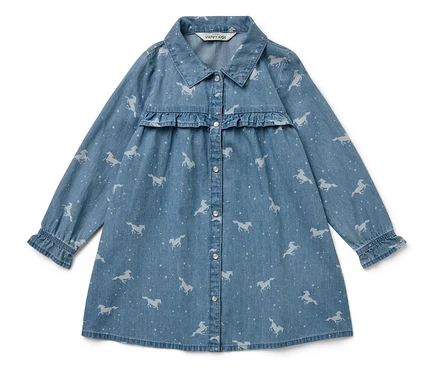 Robe en jean bleue avec imprimé de chevaux, manches longues et volant.