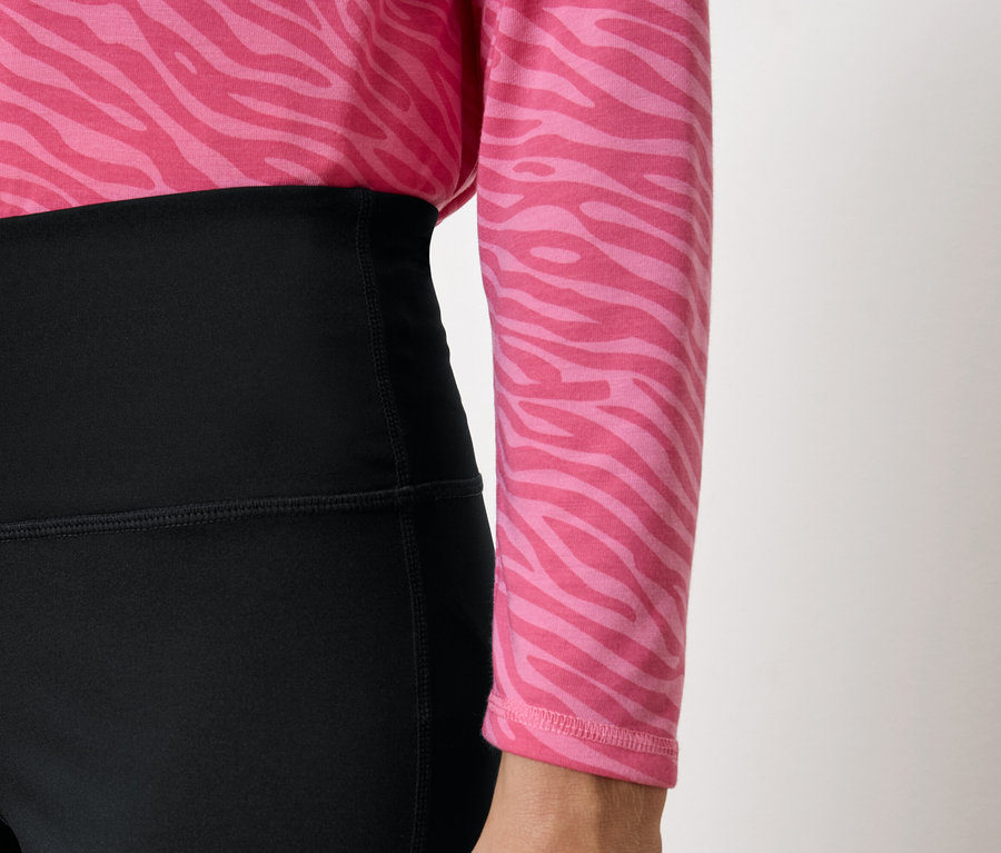 Leggings noirs taille haute et haut rose à imprimé animal.