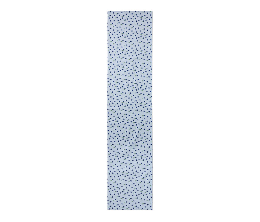 Chemin de table avec motif de baies bleues.