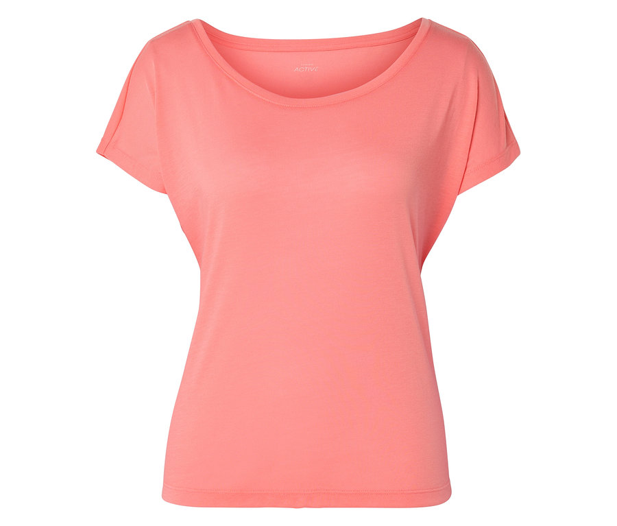 Gros plan d'un t-shirt corail à manches courtes et col rond.