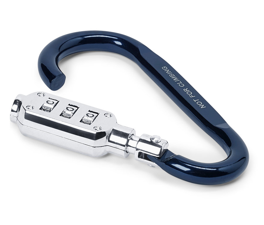 Un mousqueton bleu avec un cadenas à combinaison sur lequel est écrit "NE PAS UTILISER POUR L'ESCALADE" repose sur un fond blanc.