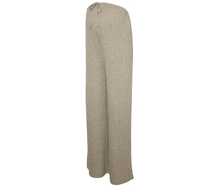 Le pantalon Loosefit MAMALICIOUS «
MLPAMMIE » est présenté dans un aspect côtelé.
