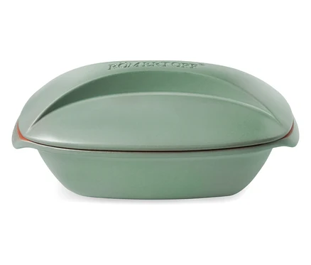 Cocotte RÖMERTOPF « Culinario » ovale vert clair, avec couvercle et nom de marque en relief.