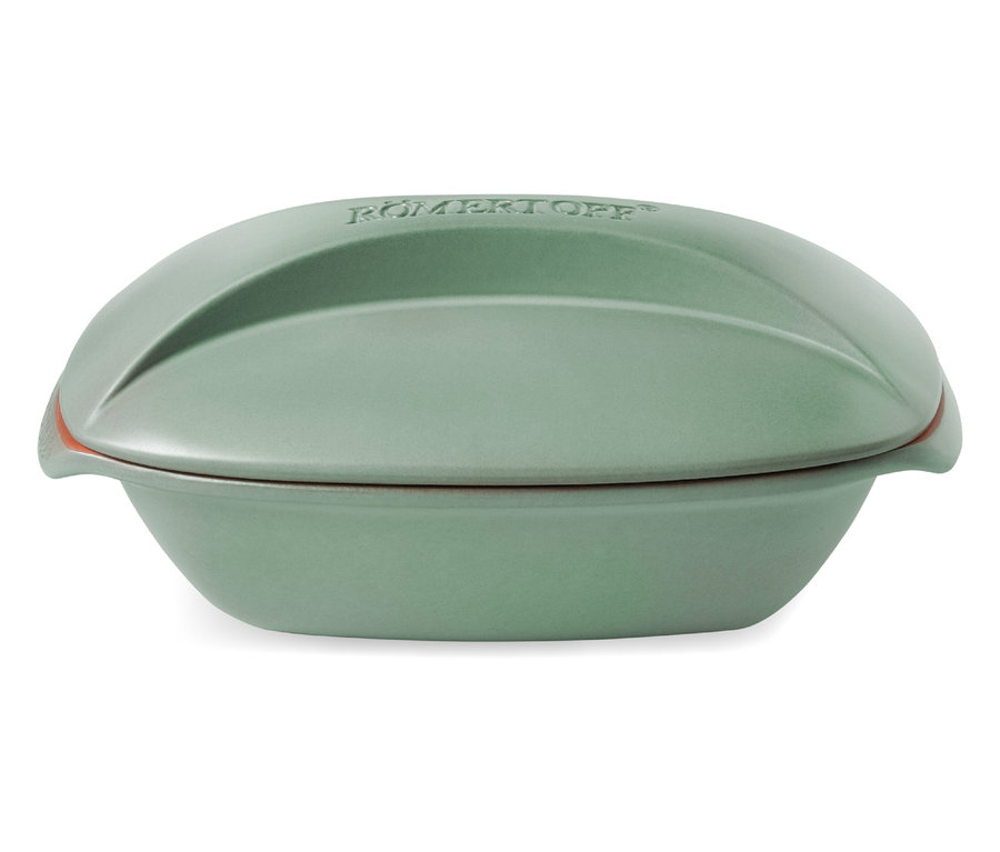 Cocotte RÖMERTOPF « Culinario » ovale vert clair, avec couvercle et nom de marque en relief.