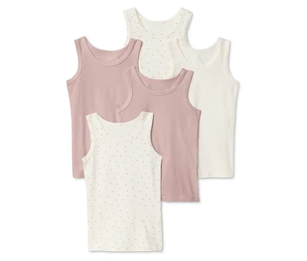 Cinq débardeurs rose poudré, crème et blanc sont superposés.