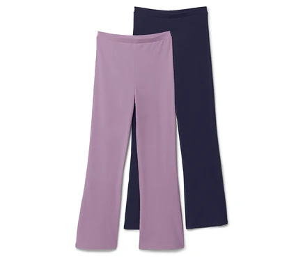 Deux pantalons évasés, un lavande et un bleu marine, sont posés l'un sur l'autre.