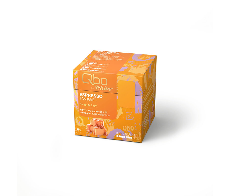 Boîte orange de capsules Qbo Espresso Caramel de Tchibo avec illustration de caramel.