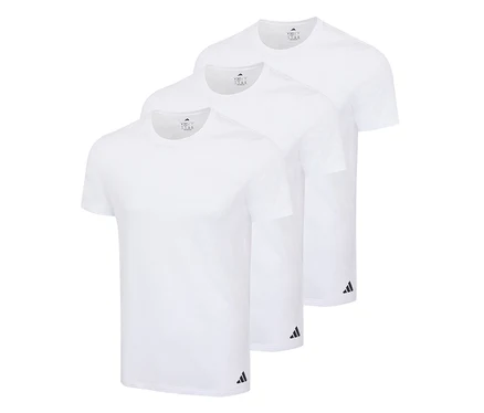 Trois t-shirts adidas Active Core blancs, disposés en quinconce, avec le logo adidas sur l'ourlet inférieur.