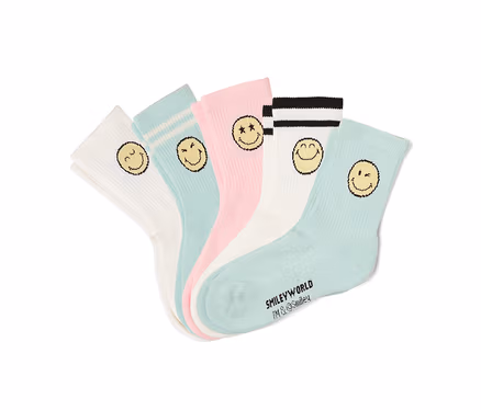 Cinq paires de chaussettes de tennis pour enfant SMILEYWORLD® en blanc, rose et vert sauge, chacune avec un visage souriant jaune. Certaines chaussettes ont des rayures.