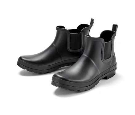 Deux paires de bottines Chelsea de pluie noires.