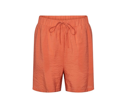 Short abricot avec cordon de serrage à la taille.