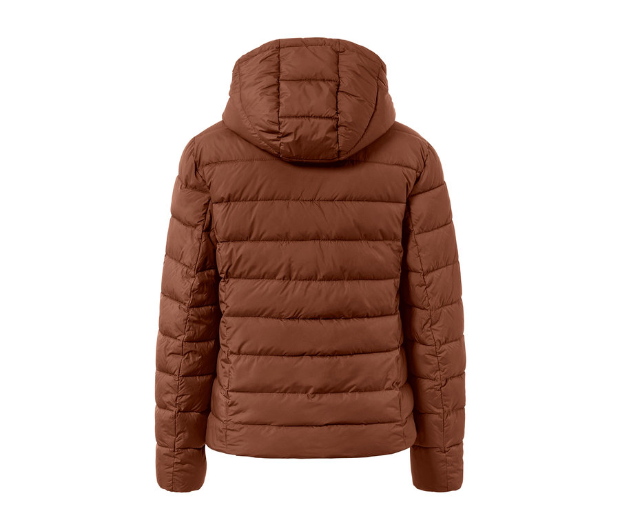 Vue arrière d'une veste matelassée à capuche couleur cognac.