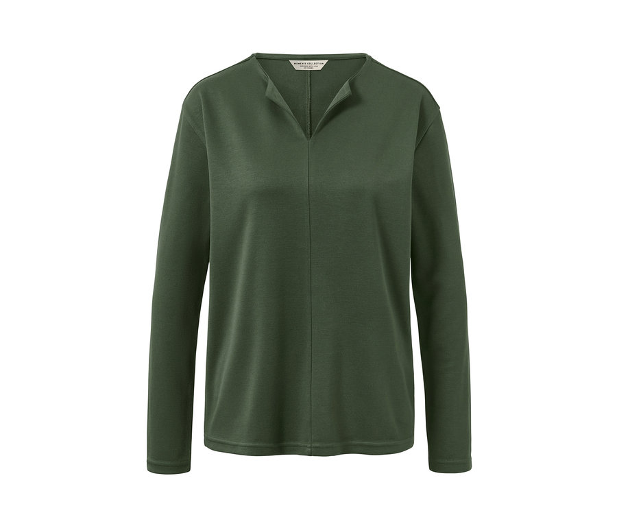 Blouse vert foncé à manches longues.