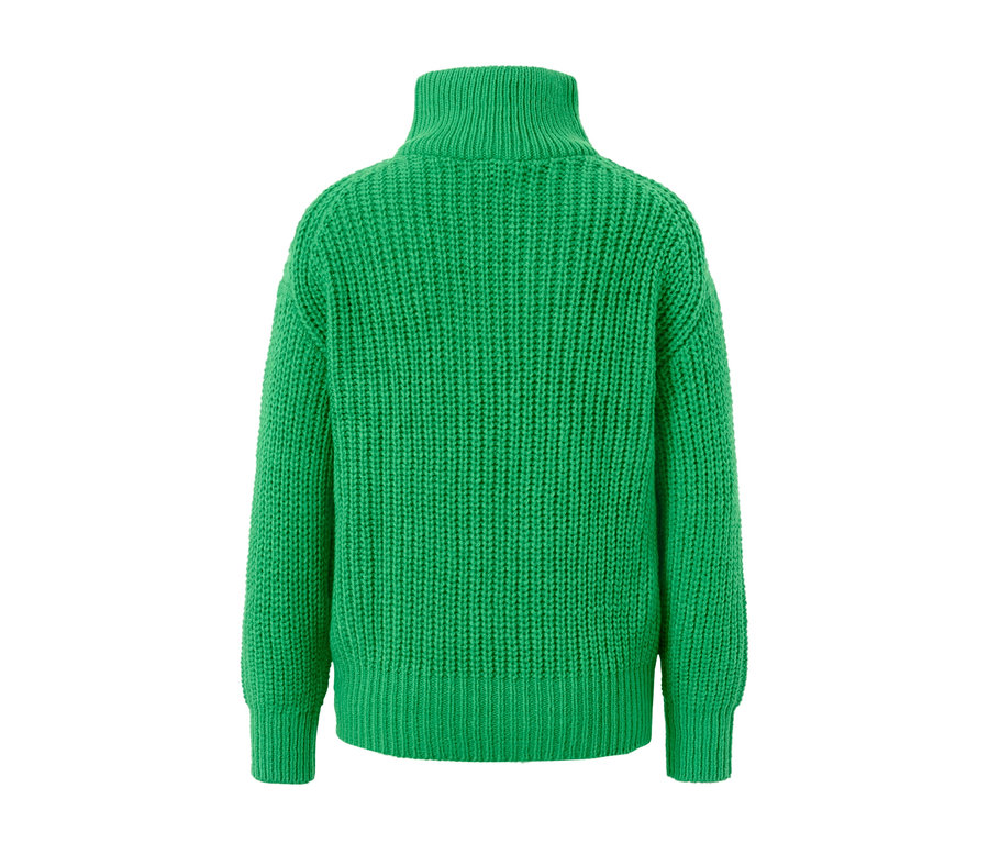 Vue détaillée de l'arrière d'un pull camionneur en grosse maille vert.