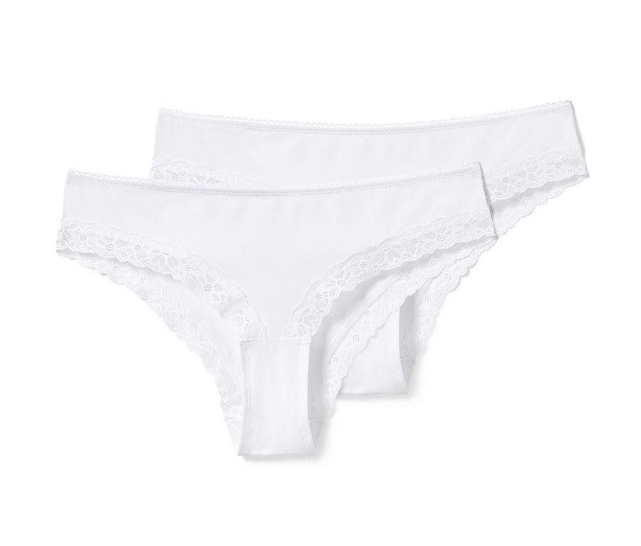 Deux slips brésiliens blancs avec de la dentelle.