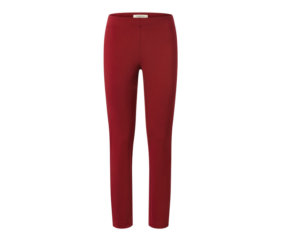 Un pantalon stretch rouge sur fond blanc.
