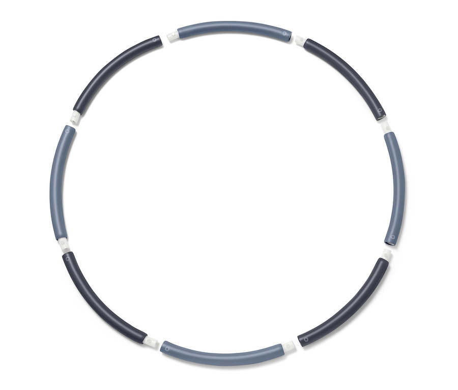 Un cerceau de fitness composé de segments bleu foncé et bleu clair alternés reliés par des connecteurs blancs.