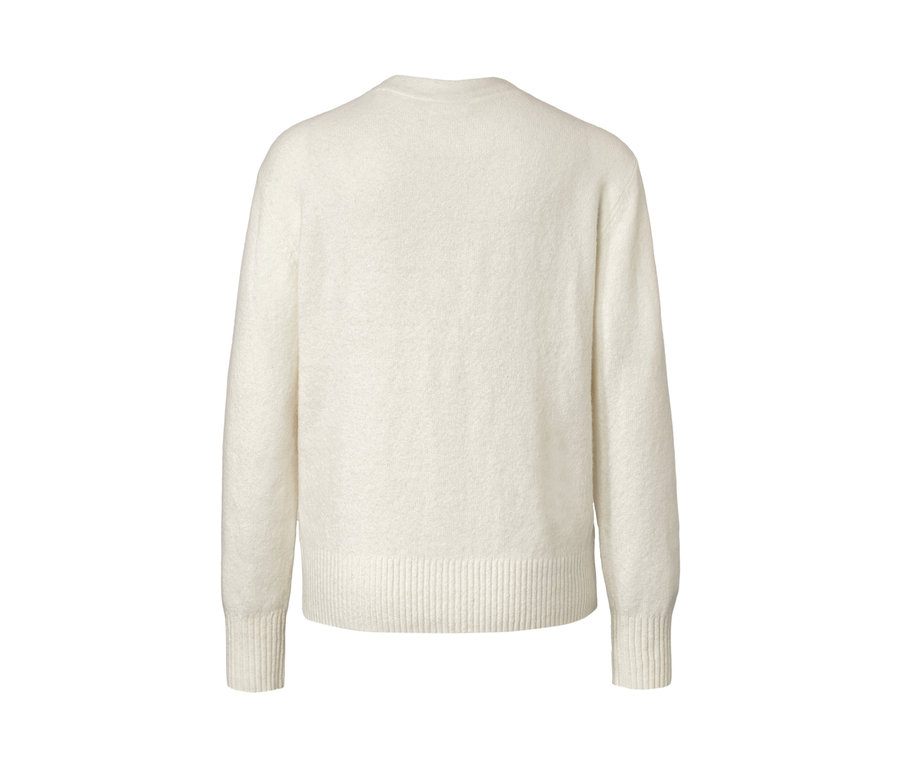 Détail d'un cardigan blanc crème avec structure tricotée.