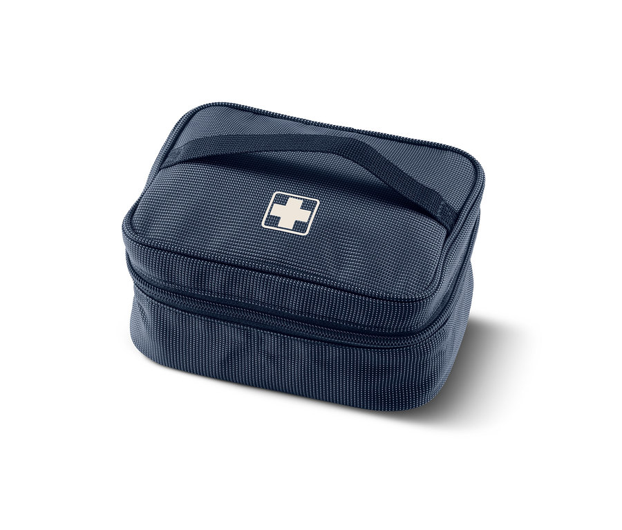 Trousse de premiers secours en tissu bleu marine avec croix blanche et poignée.