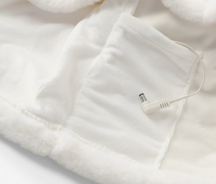 Détail d'un pull chauffant à batterie blanc avec poche et câble.