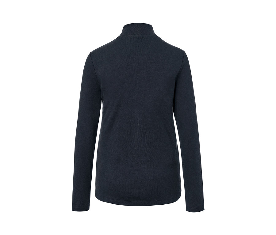 T-shirt manches longues bleu marine.