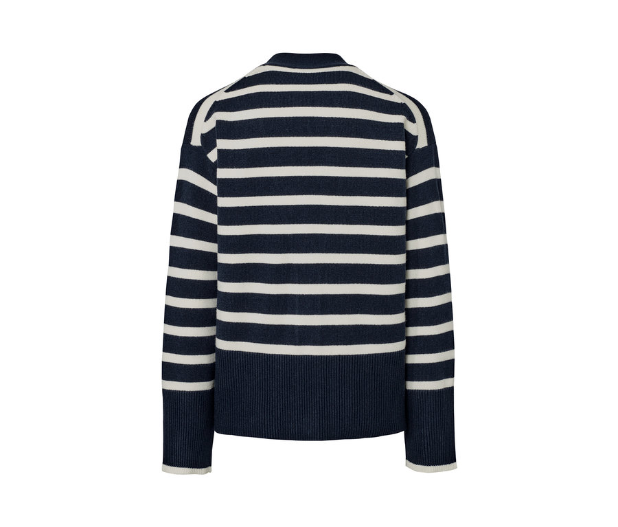 Cardigan à rayures bleu marine et blanches.