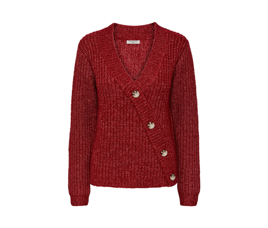 Cardigan rouge en grosse maille avec des boutons.
