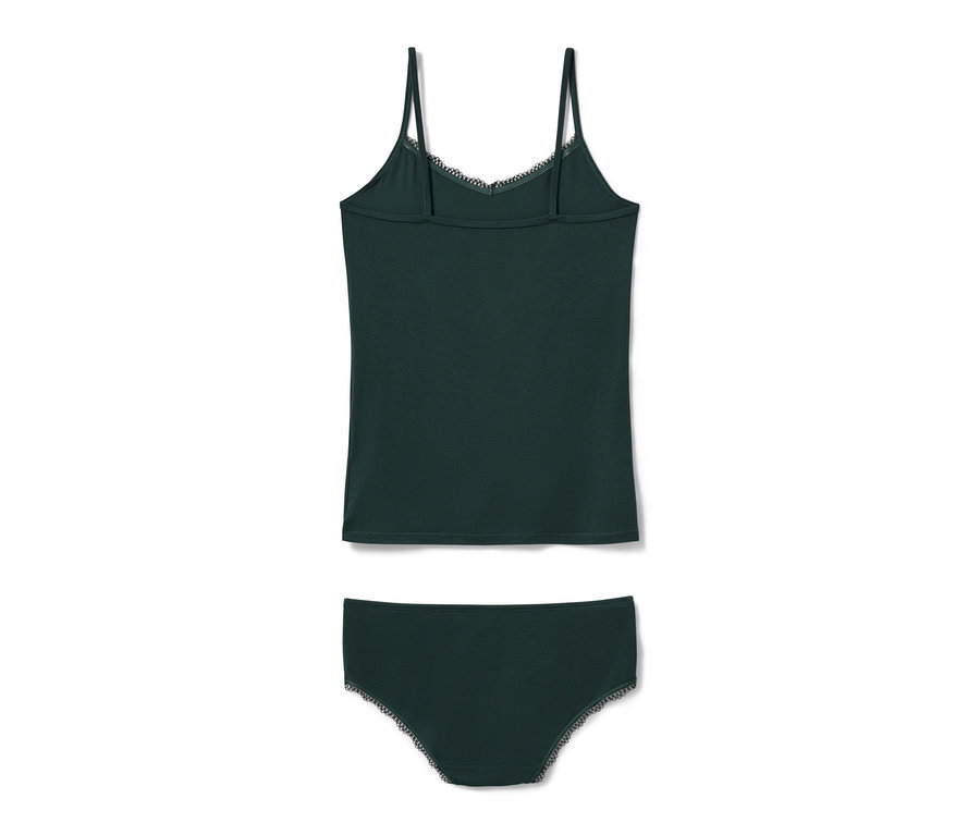 Un ensemble caraco et slip vert foncé avec de la dentelle posé sur un fond blanc.