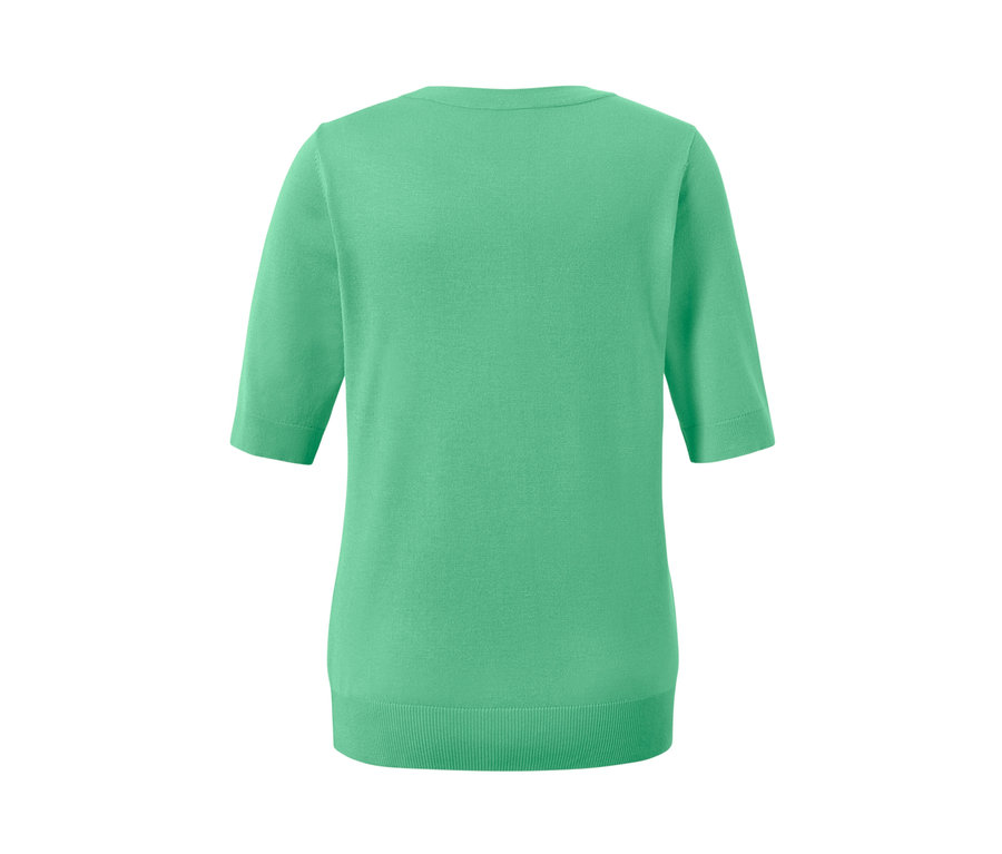 Pull en maille fine vert à manches courtes.