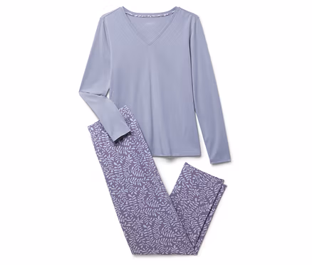 Pyjama bleu à manches longues avec pantalon à motif de feuilles.