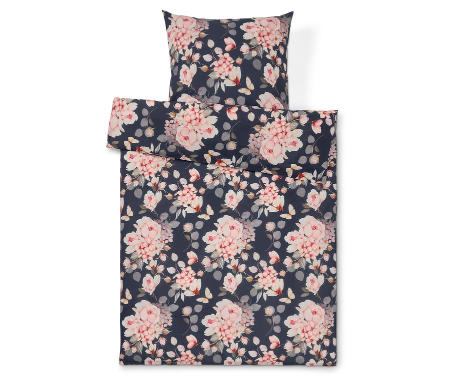 Linge de lit avec motif floral sur fond bleu foncé.