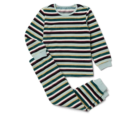 Pyjama rayé avec manches longues et pantalon.