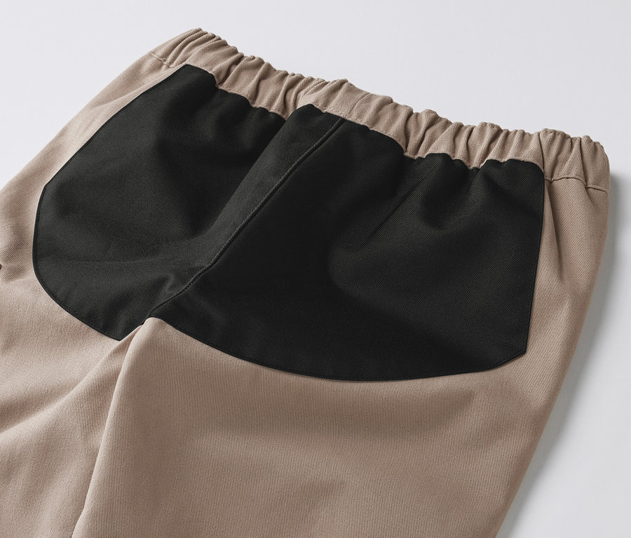 Détail d’un pantalon d’extérieur pour enfant.