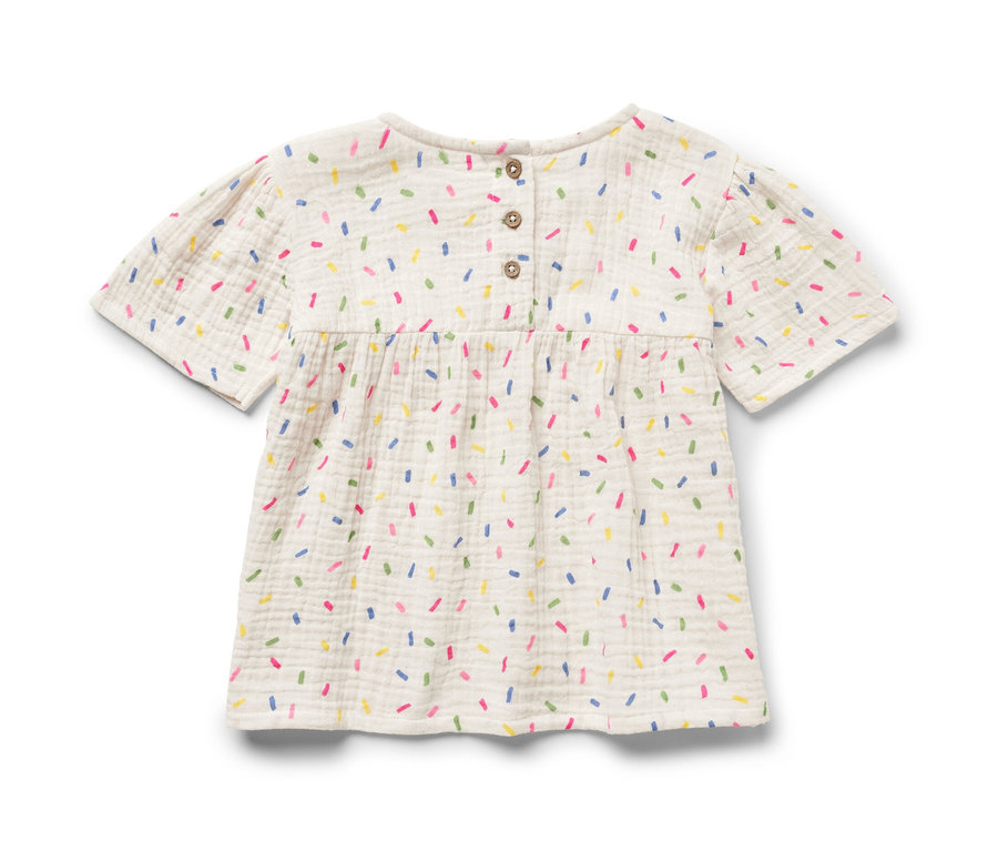 Blouse en mousseline pour enfant avec motif coloré.
