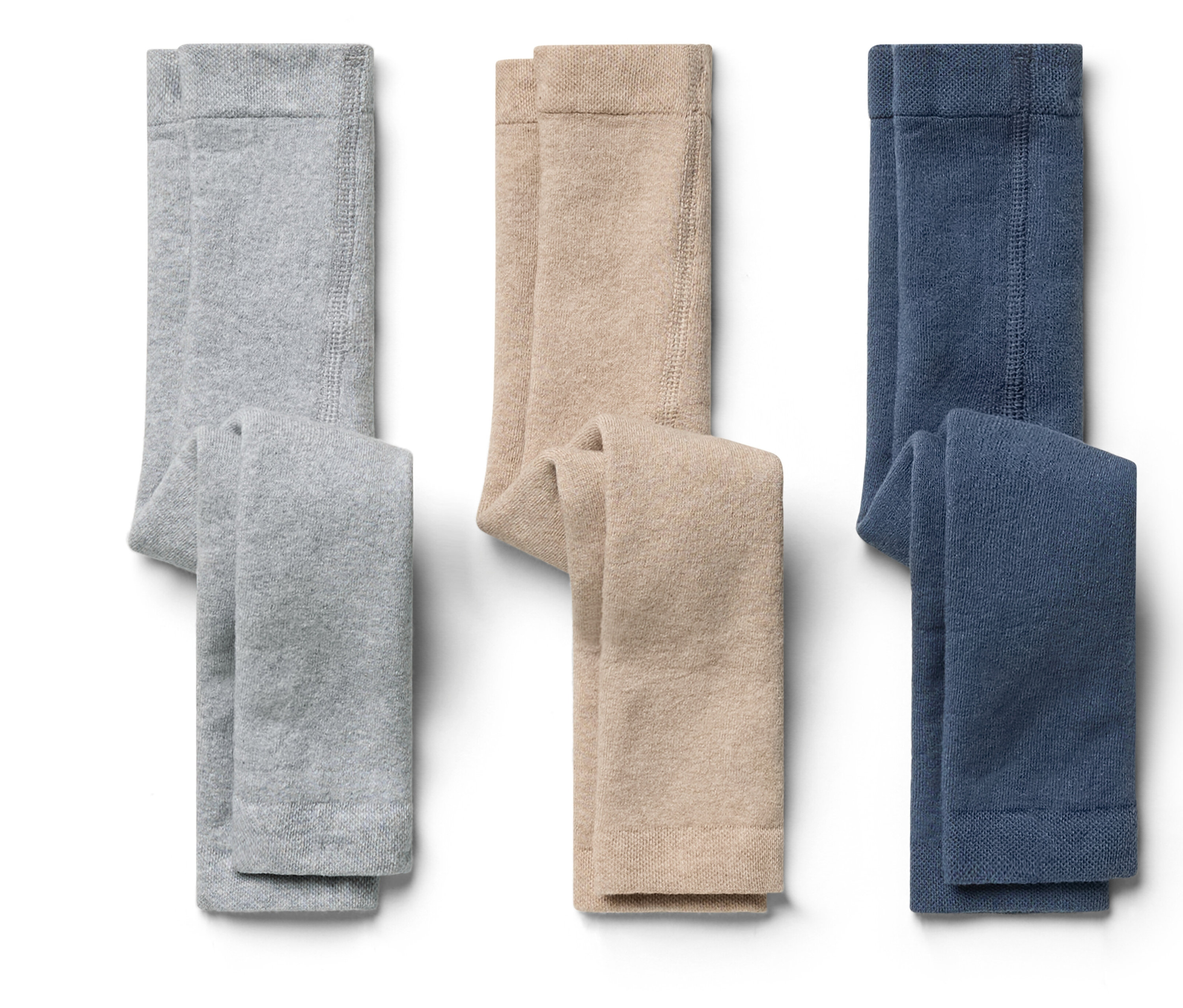 Trois leggings thermiques pour enfants en marron, gris et bleu sont placés côte à côte.
