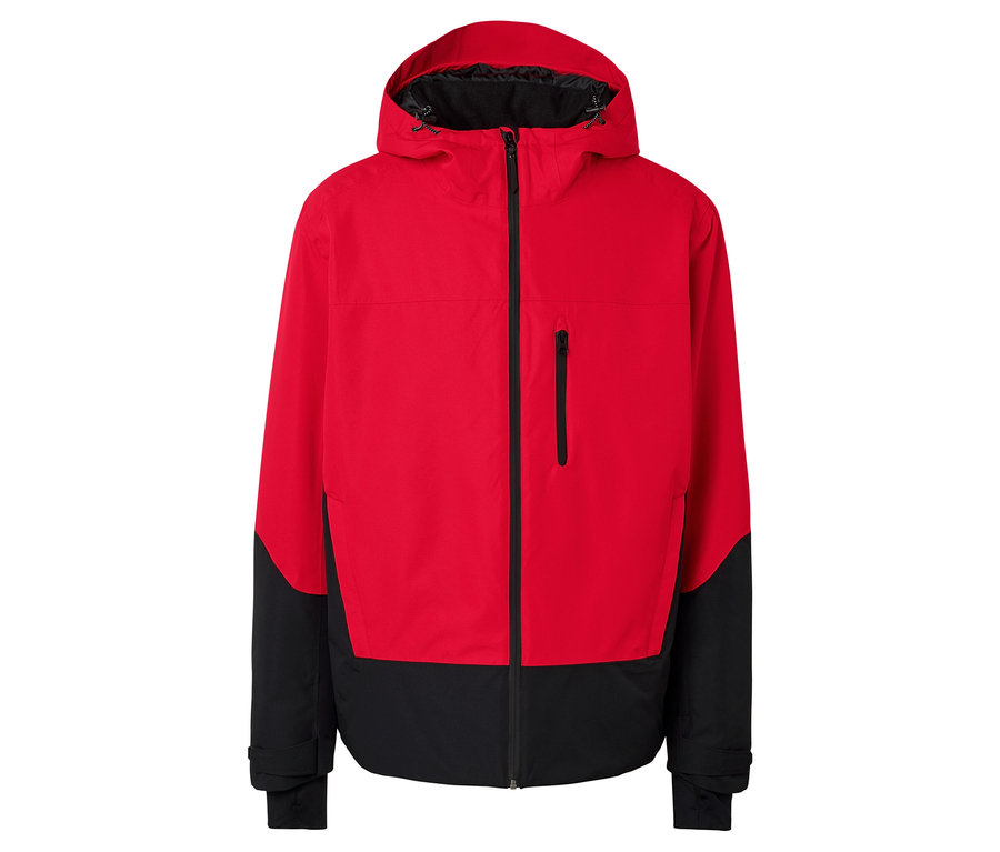 Veste rouge avec capuche et parties inférieures noires.