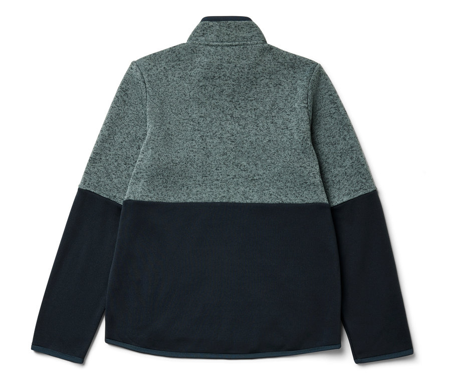 Gros plan sur une veste hybride en maille polaire pour enfants.