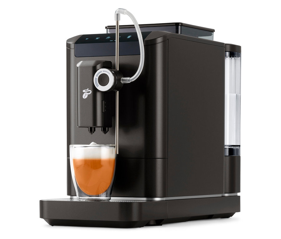 Une machine à café noire Esperto2 Milk prépare du café dans un verre.