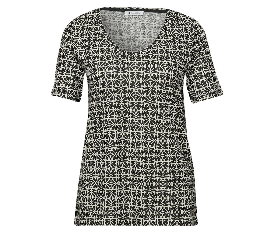 Le t-shirt Street One a un motif noir et blanc et un col en V.