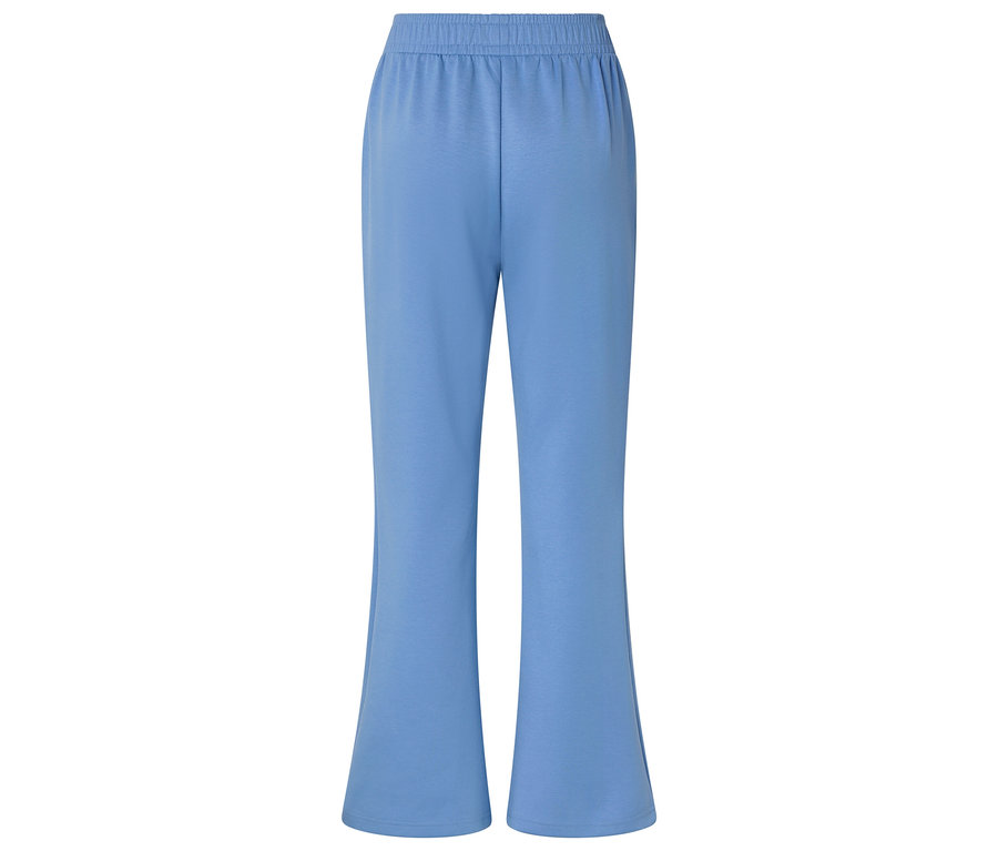 Pantalon bleu clair avec bas évasé, photographié de dos.