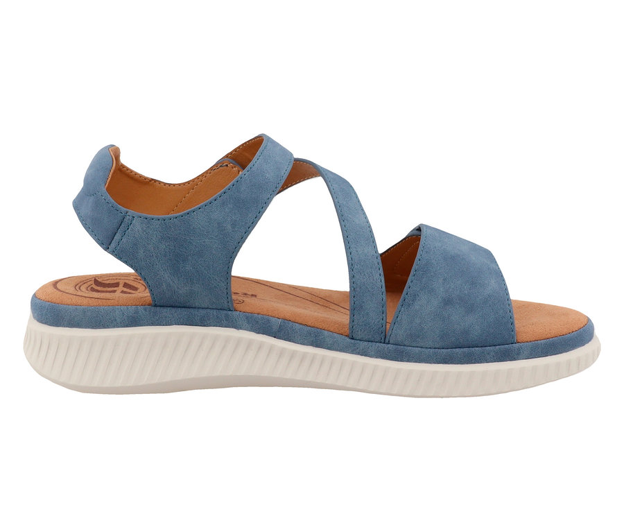 Une sandale bleue unique avec des brides croisées et une semelle blanche sur un fond blanc.