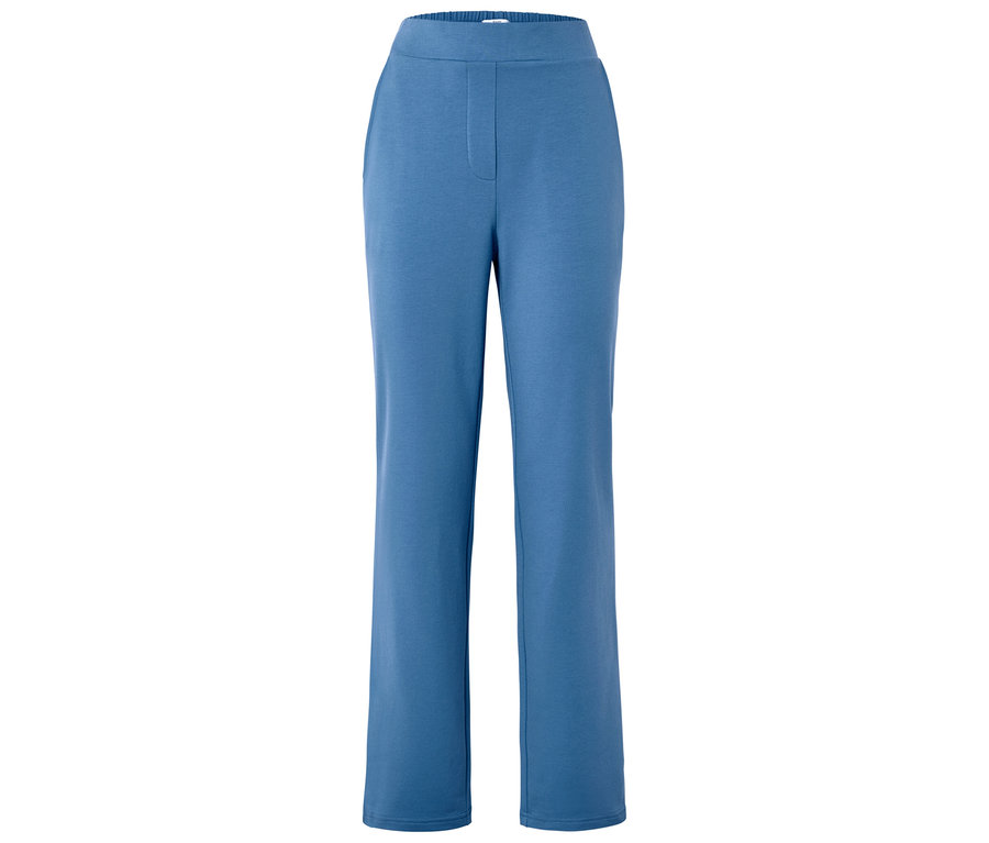 Un pantalon bleu clair unique sur fond blanc.