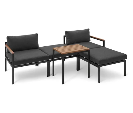 Canapé modulable gris avec des accents de bois et une petite table en bois.