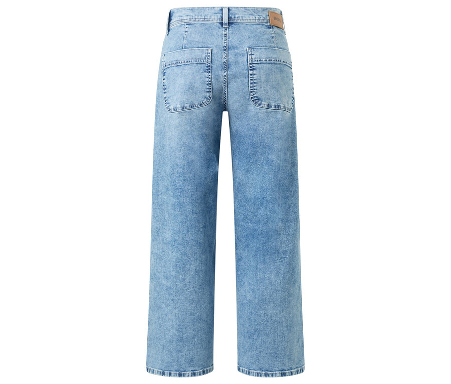Vue arrière d'un jean bleu clair à coupe large et jambe droite.