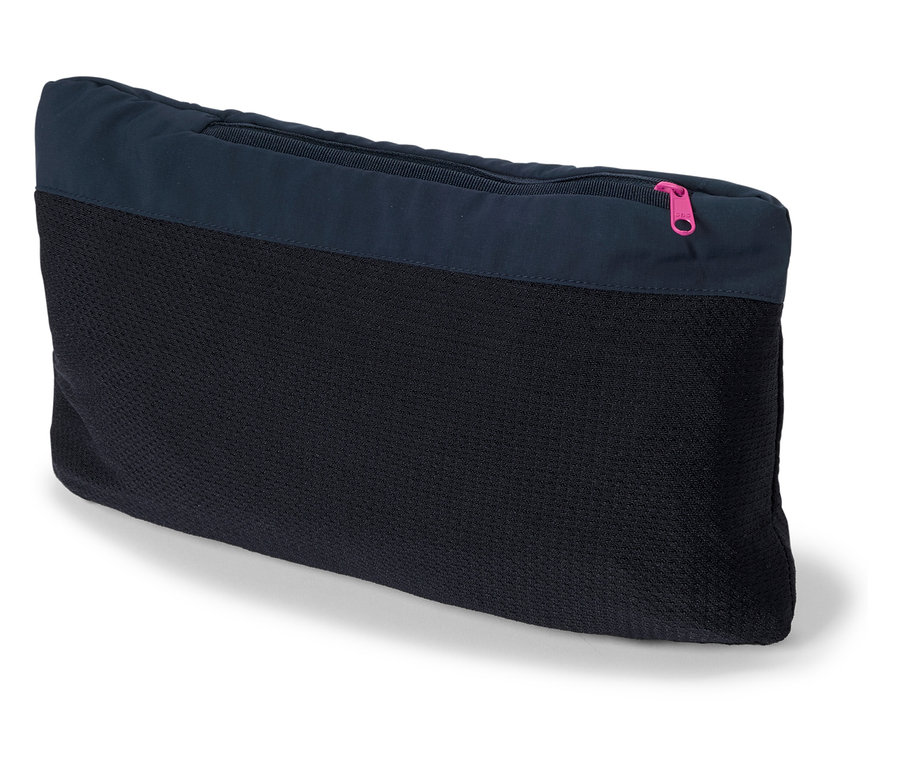 Sac bleu marine en maille avec fermeture éclair rose.