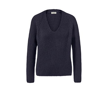 Pull en grosse maille bleu foncé avec de la laine et col en V.