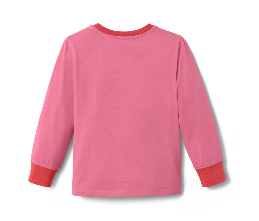 Pyjama rose-rouge à manches longues posé sur un fond blanc.
