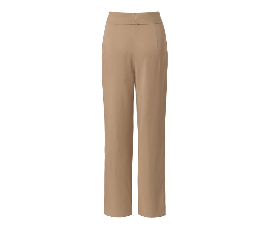 Détail du dos d'un pantalon tissé avec ceinture.